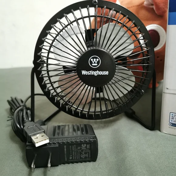 BNIB Westinghouse 4" Mini USB Desk Fan - Picture 3 of 9